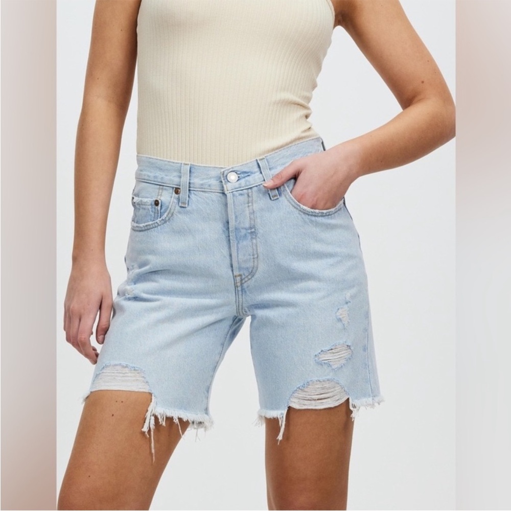 NEW Levi’s 501 high rise mid thigh jeans shorts light wash 32